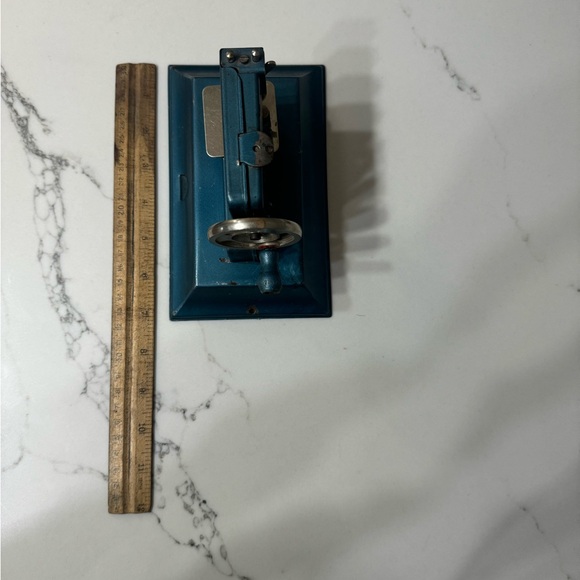 Tin sewing machine - Picture 3 of 6